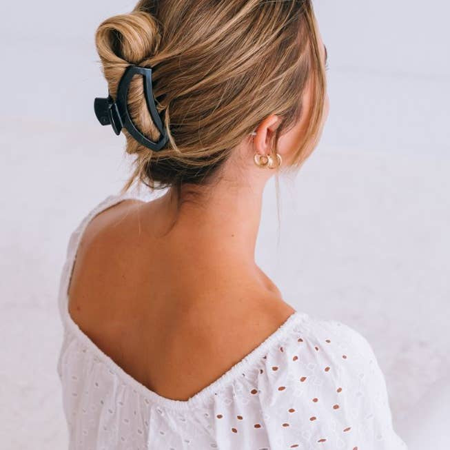 open medium hair clip