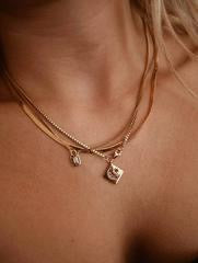 sena pendant necklace